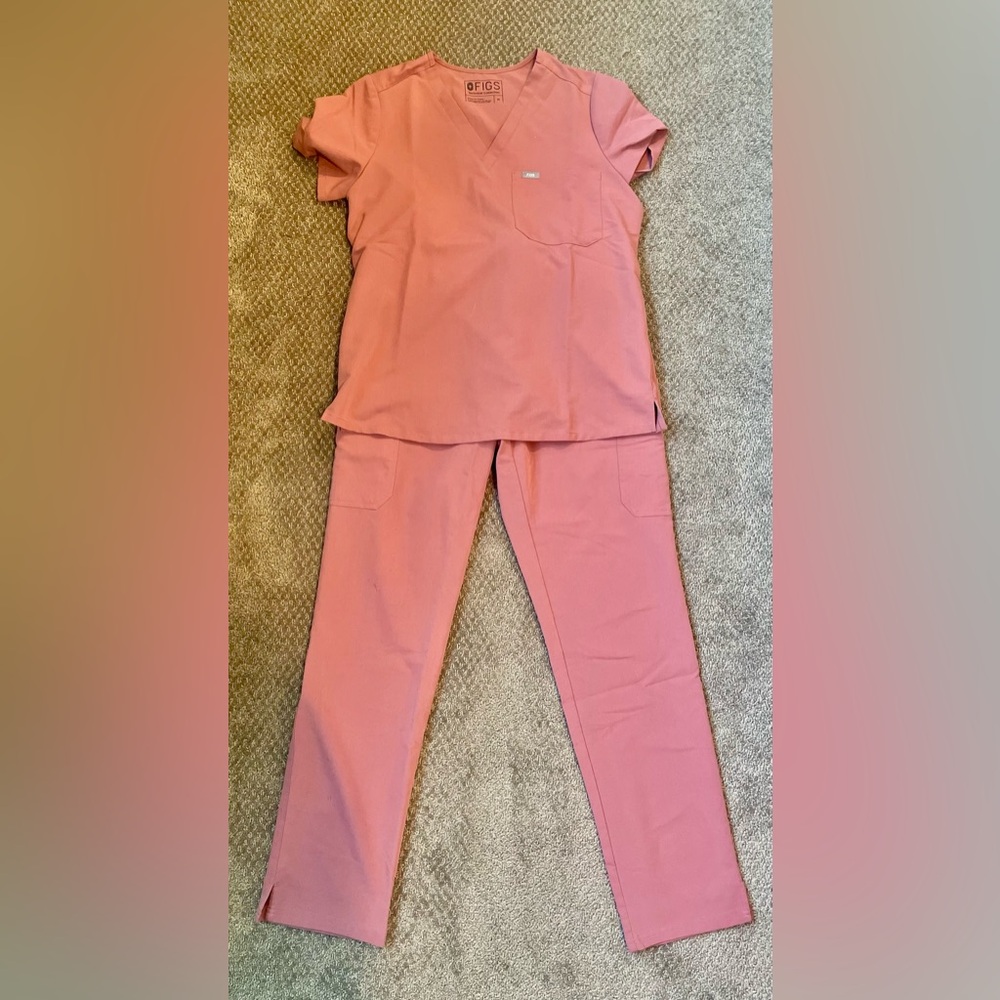 Preowned Figs Set - Medium Catarina Top & Medium/Tall High Waisted Yola Pants